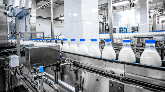 Machine in melkfabriek - Cursus Zuiveltechnologie