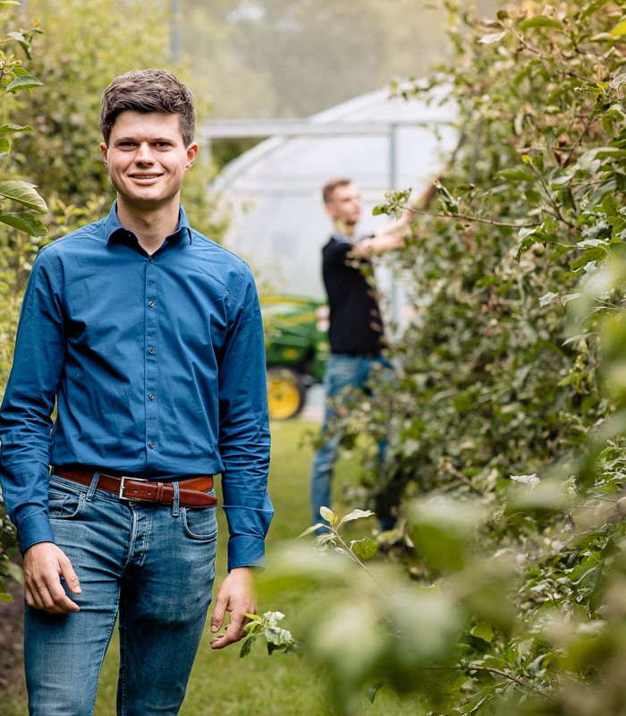 Student Tuinbouw en akkerbouw in boomgaard