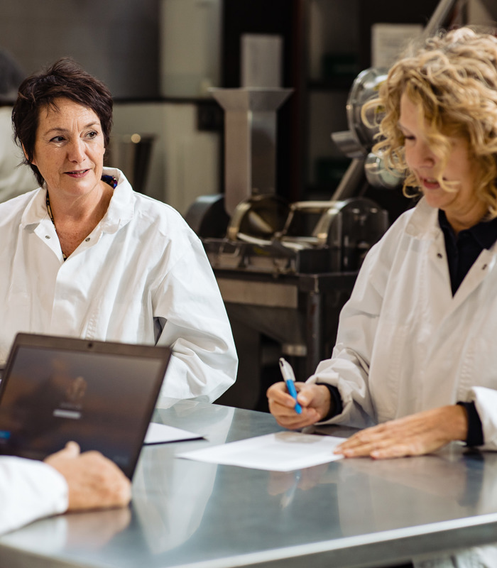 Cursisten werken aan opdracht - Workshop Zout en suikerverlaging