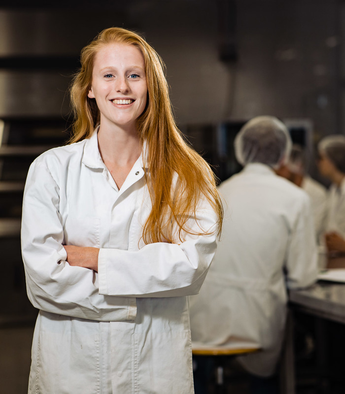 student voedingsmiddelentechnologie in bakkerslab