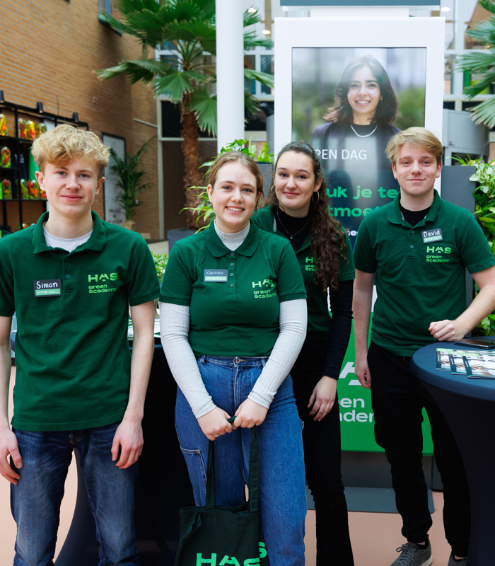 Studenten bij het ontvangstpunt op de open dag in Den Bosch