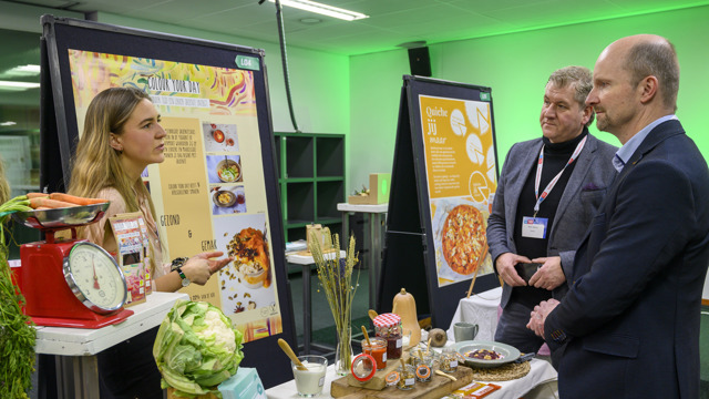 Student presenteerd product op HAS Food Experience
