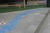 Blauwe tegels op schoolplein