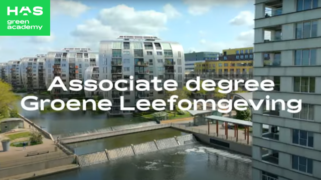Overzicht van een leefomgeving met water en groen