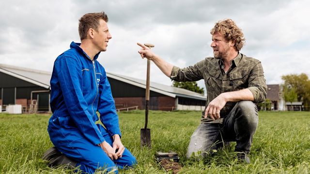 mannen met spade-Bodemcoach voor agrarisch adviseurs