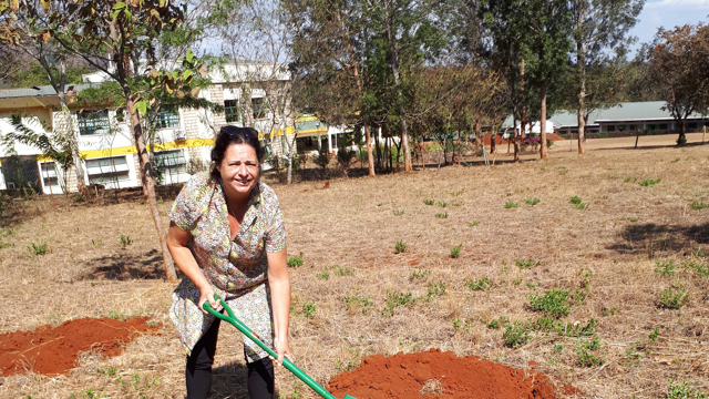 Marjo Baeten Kenia boom planten HAS Hogeschool