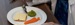 Vrouw eet 3D geprint eten