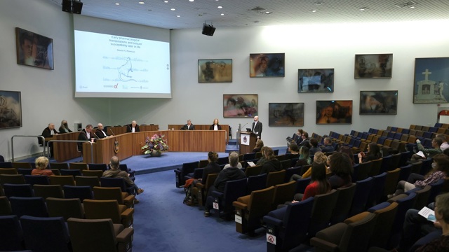 Martin Perescis promoveert